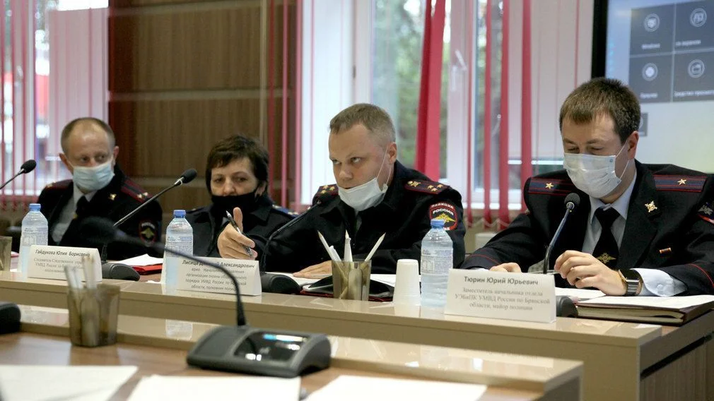 ОПГ из Брянской области занималась табачным бизнесом с оборотами в миллиарды рублей